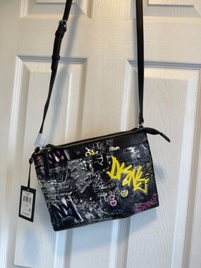 DKNY Bryant Graffiti Crossbody Bag NWT Black Multi Street Art Print $148 MSRP
